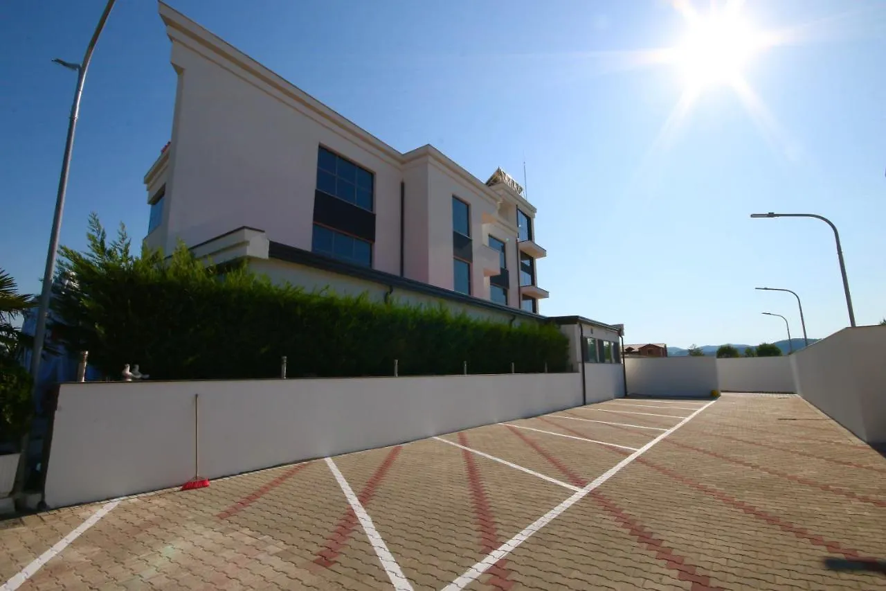 Eljos Hotel Fushe-Kruje Albânia